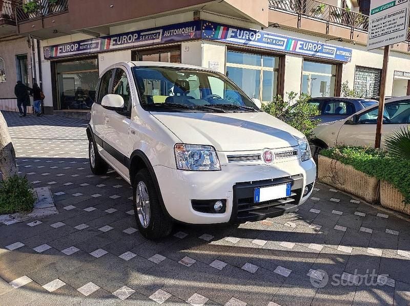 Usata Fiat Panda 4x4 75 CV (55 kW) 2012 Bianco Utilitaria