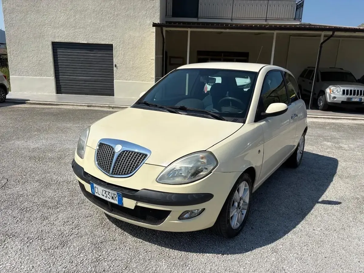 Usata Lancia Ypsilon 69 CV (50 kW) 2004 Beige Utilitaria