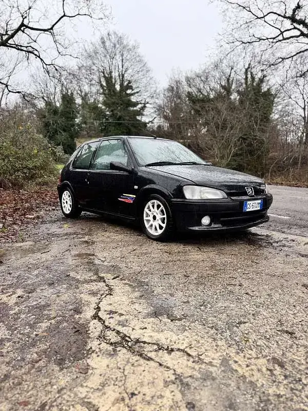 Usata Peugeot 106 118 CV (86 kW) 2002 Nero Utilitaria