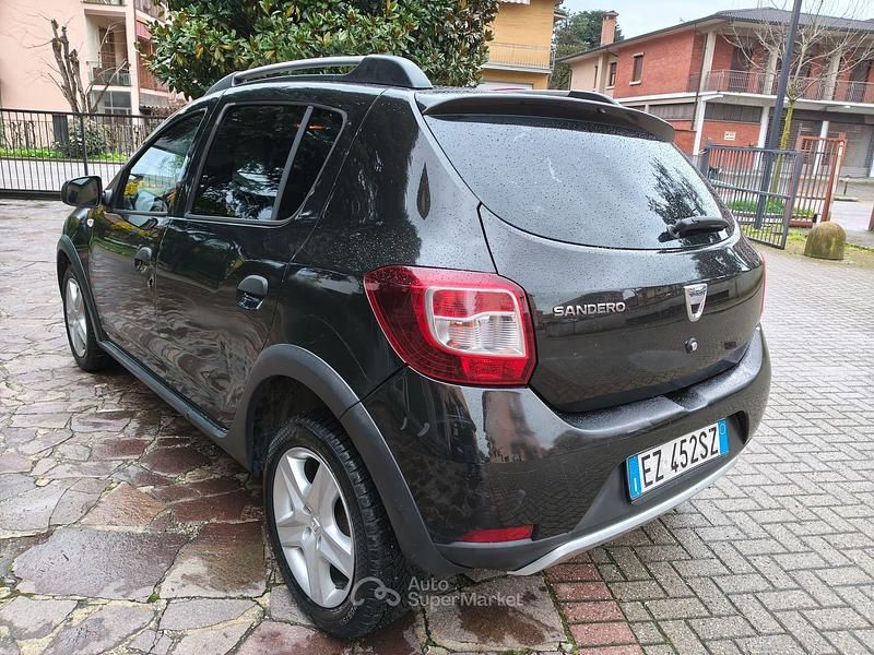 Usata Dacia Sandero Prestige 90 CV (66 kW) 2015 Nero SUV