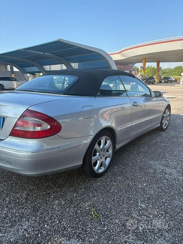 Usata Mercedes CLK320 218 CV (160 kW) 2004 Grigio Cabrio