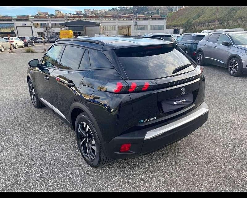 Usata Peugeot e-2008 Allure 100 kW (136 CV) 2021 Nero SUV