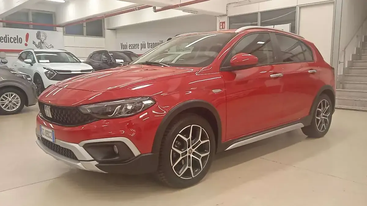 Usata Fiat Tipo Cross 101 CV (74 kW) 2022 Rosso Berlina