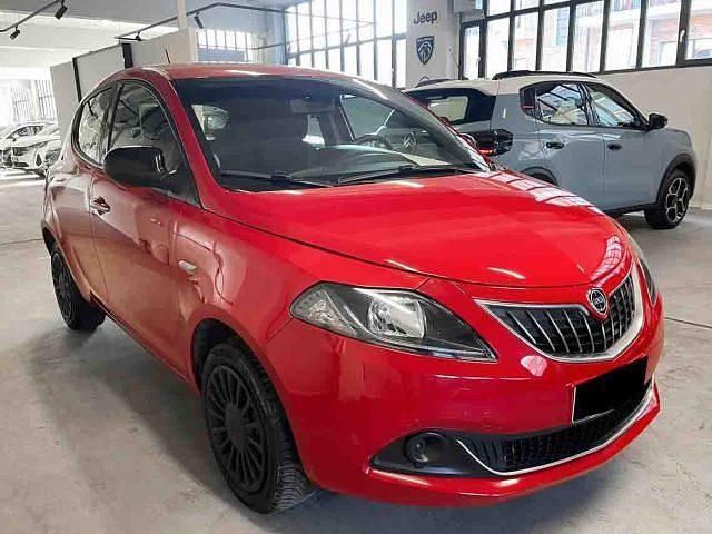 Usata Lancia Ypsilon Silver 69 CV (50 kW) 2022 Rosso Utilitaria