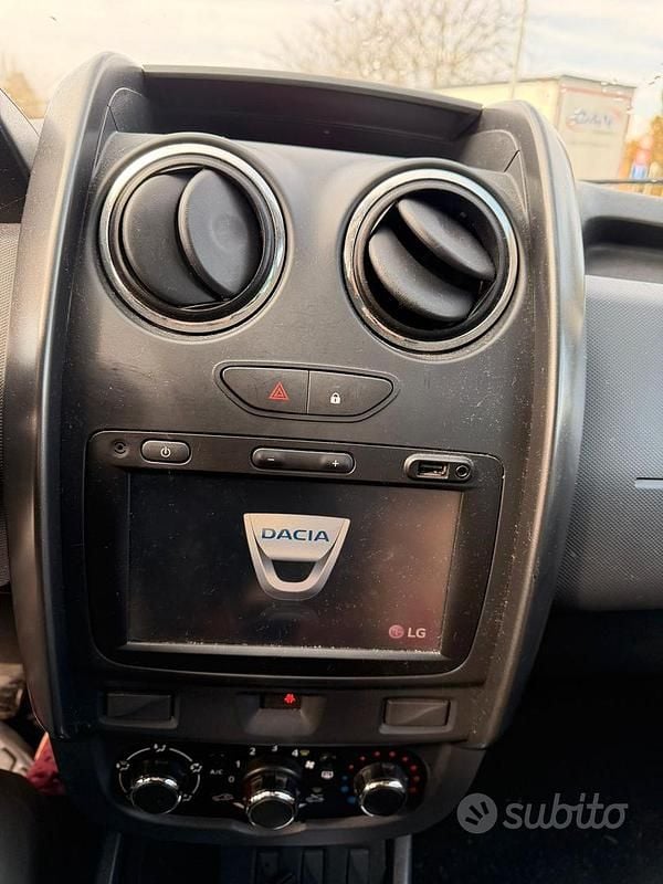 Usata Dacia Duster Ambiance 110 CV (80 kW) 2016 Nero SUV