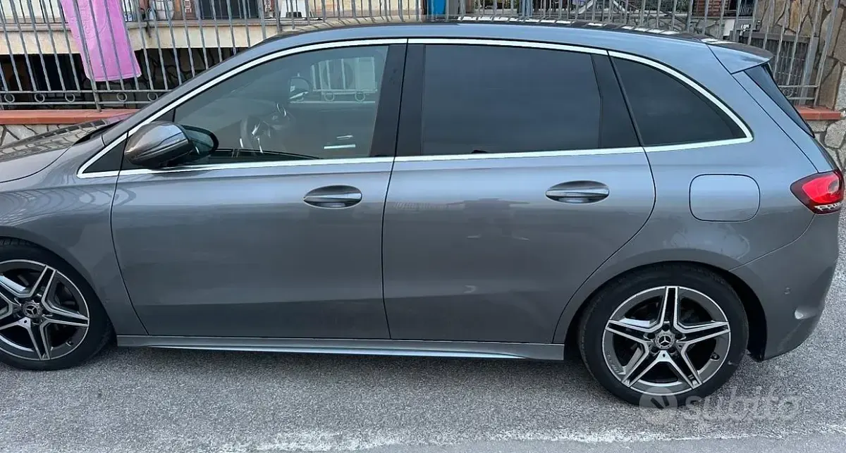 Usata Mercedes B180 116 CV (85 kW) 2019 Grigio Utilitaria