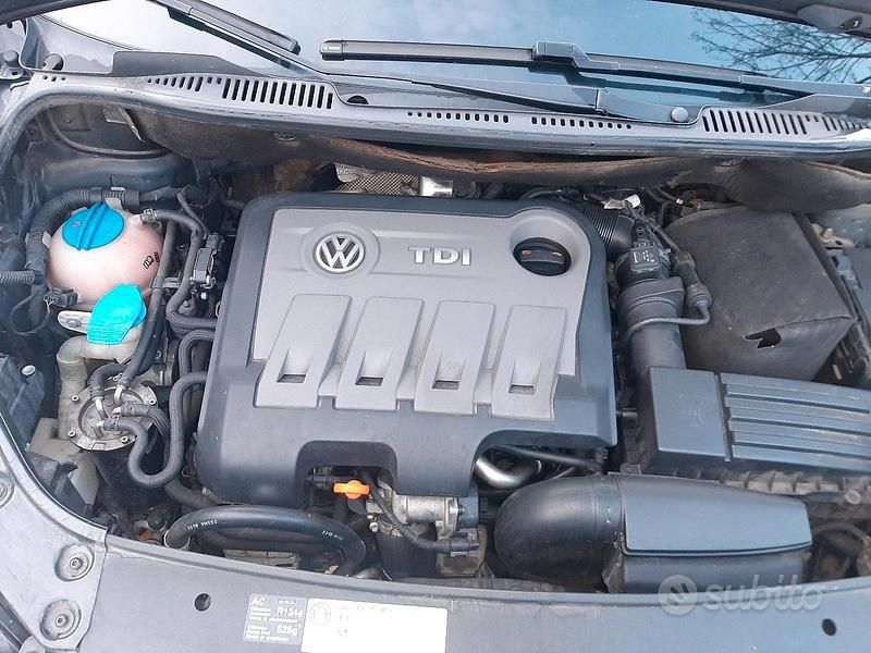 Usata VW Touran 105 CV (77 kW) 2011 Nero Monovolume