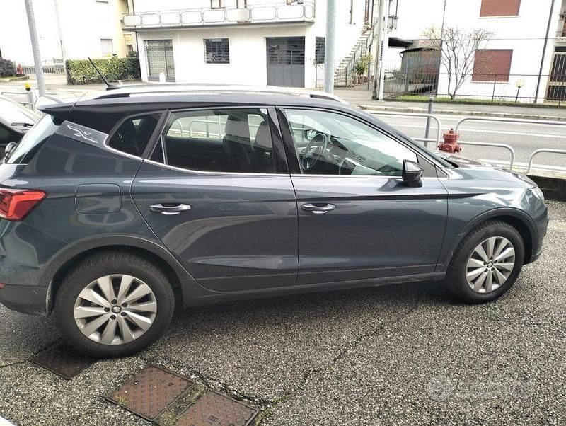 Usado Seat Arona FR 110 CV (80 kW) 2021 Gris SUV
