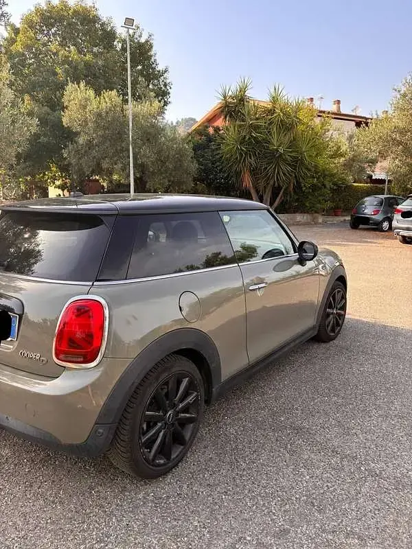 Usata Mini Cooper D 111 CV (81 kW) 2018 Verde Utilitaria