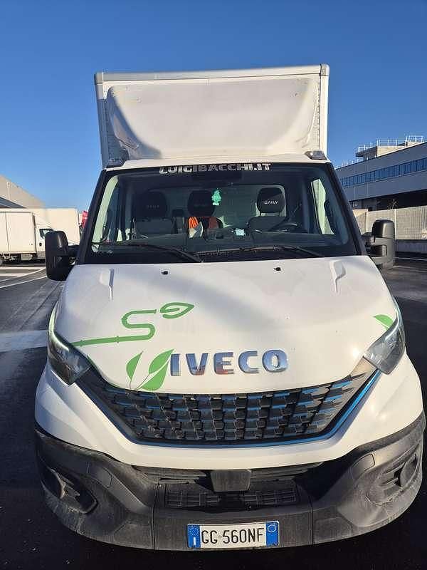 Usata Iveco Daily 136 CV (100 kW) 2022 Grigio Furgone