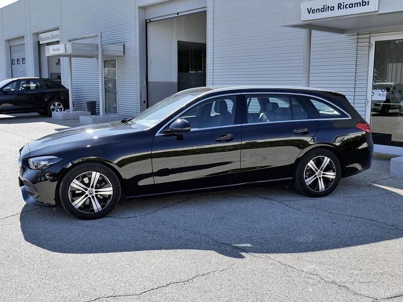 Usata Mercedes C200 163 CV (119 kW) 2022 Nero Station wagon