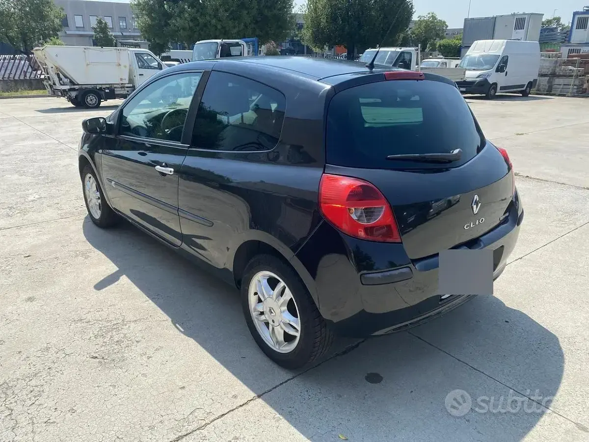 Usata Renault Clio 75 CV (55 kW) 2007 Nero Utilitaria