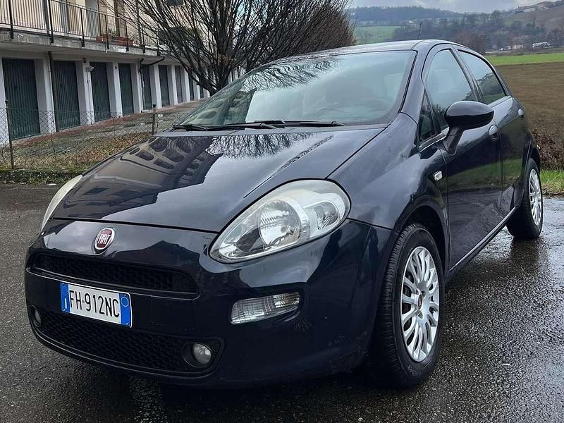 Usata Fiat Punto Lounge 95 CV (69 kW) 2017 Blu/azzurro Utilitaria