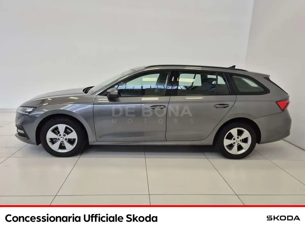 Usata Skoda Octavia Executive 116 CV (85 kW) 2022 Grigio Station wagon