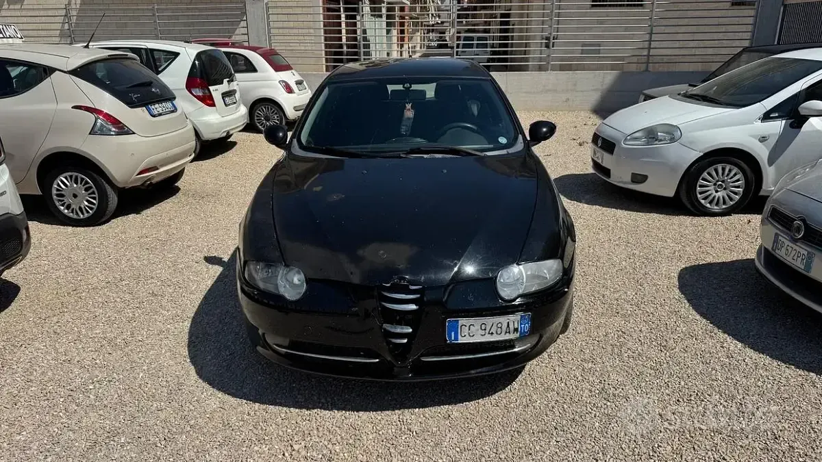 Usata Alfa Romeo 147 Distinctive 116 CV (85 kW) 2002 Nero Utilitaria