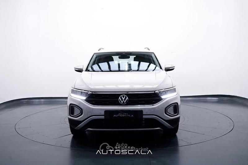 Usata VW T-Roc Life 110 CV (80 kW) 2024 Grigio SUV
