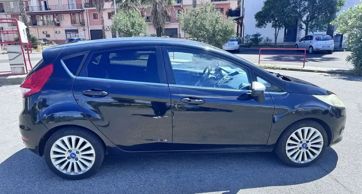 Usata Ford Fiesta Titanium 90 CV (66 kW) 2009 Nero Berlina