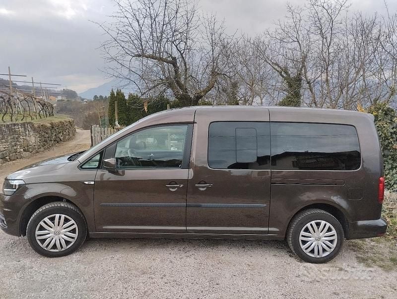 Usata VW Caddy Maxi 102 CV (75 kW) 2016 Marrone Monovolume