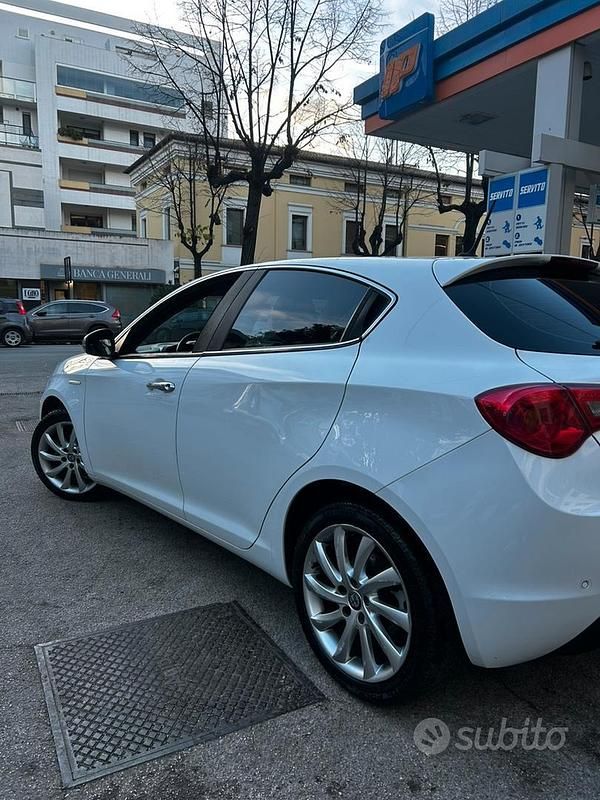 Usata Alfa Romeo Giulietta Super 120 CV (88 kW) 2016 Bianco Berlina