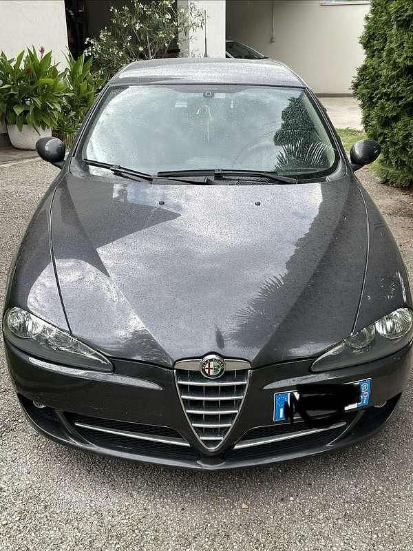 Usata Alfa Romeo 147 120 CV (88 kW) 2007 Nero Utilitaria