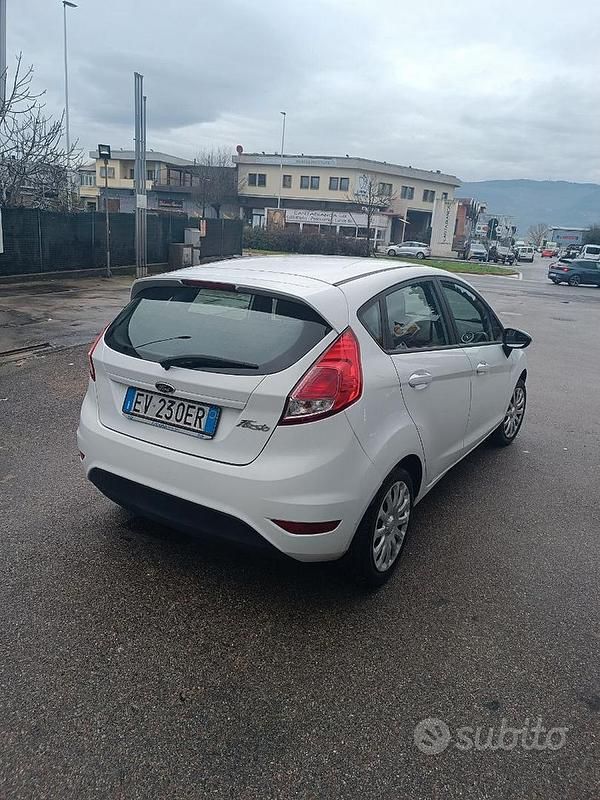 Usata Ford Fiesta Titanium 80 CV (58 kW) 2014 Bianco Utilitaria