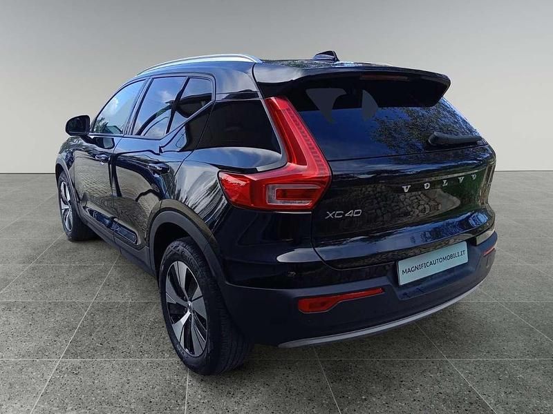 Usata Volvo XC40 Momentum 163 CV (119 kW) 2021 Nero SUV