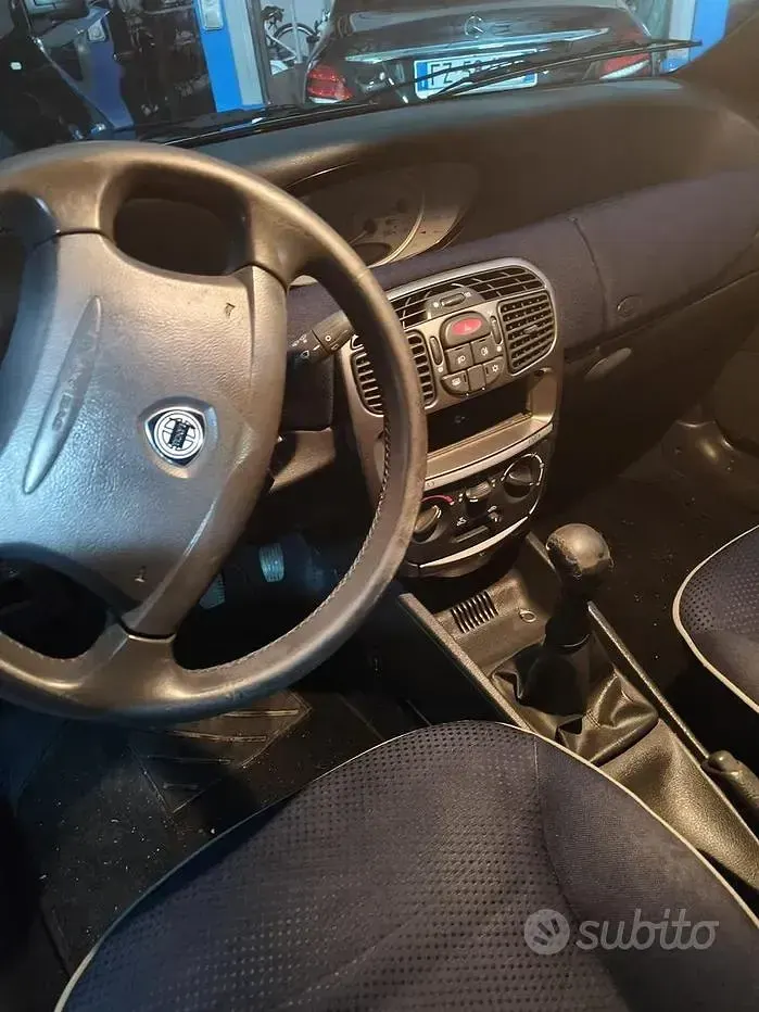 Usata Lancia Ypsilon 60 CV (44 kW) 2003 Grigio Utilitaria
