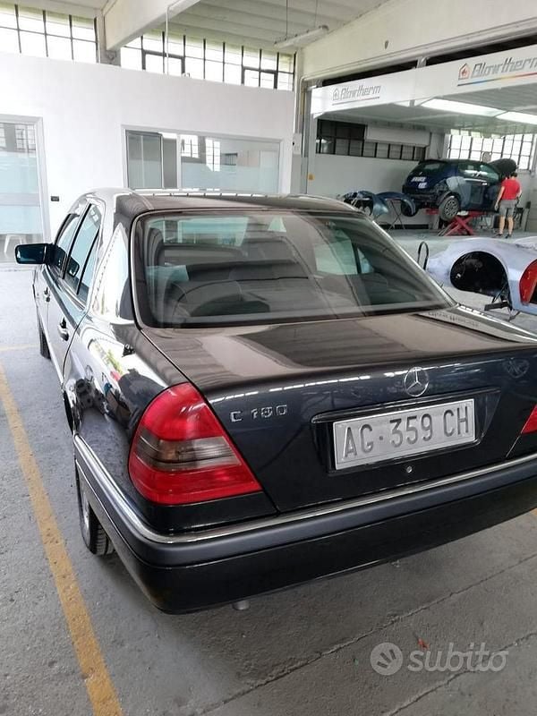 Usata Mercedes C180 122 CV (89 kW) 1996 Blu Berlina
