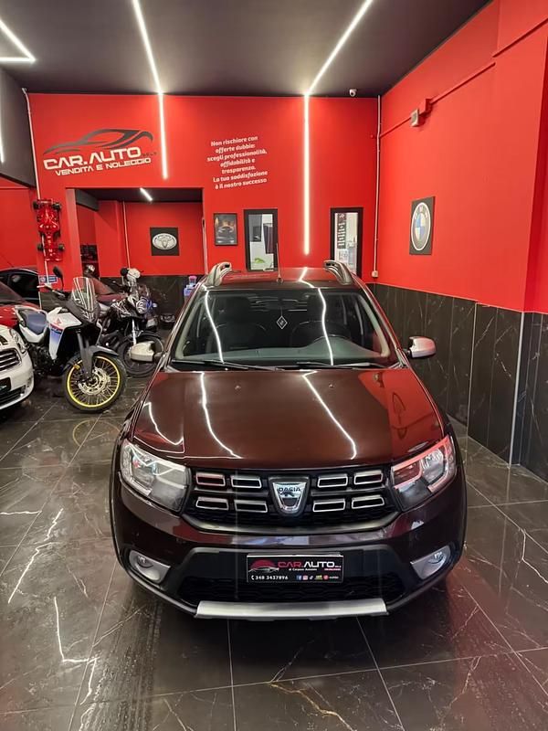 Usata Dacia Sandero Stepway 90 CV (66 kW) 2017 Viola Berlina