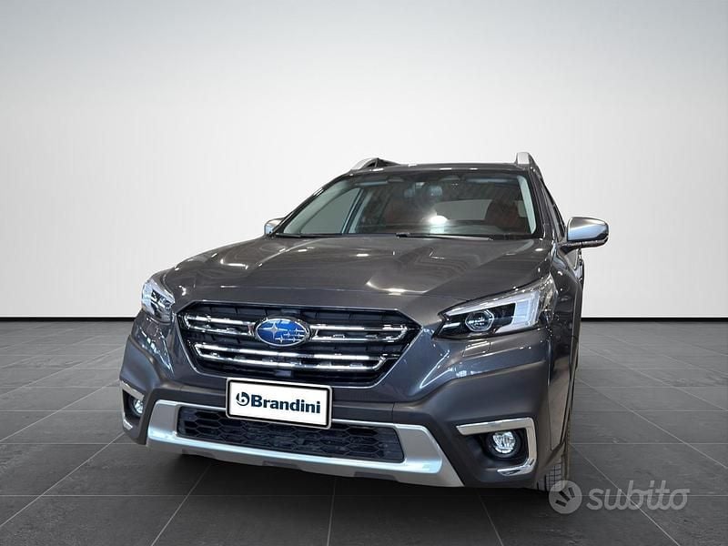 Usata Subaru Outback Premium 169 CV (124 kW) 2024 Grigio Station wagon