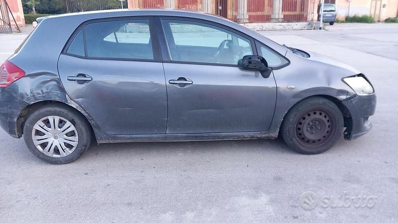 Usata Toyota Auris 97 CV (71 kW) 2008 Grigio Utilitaria