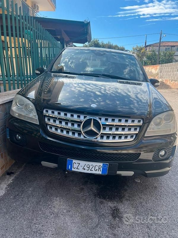 Usata Mercedes ML320 224 CV (164 kW) 2006 Nero SUV
