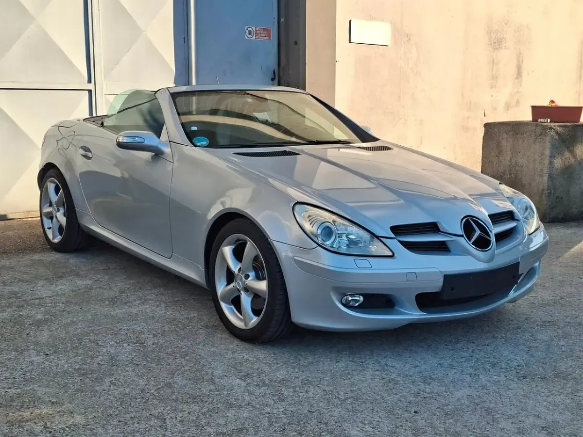 Usata Mercedes SLK280 231 CV (169 kW) 2006 Argento Cabrio