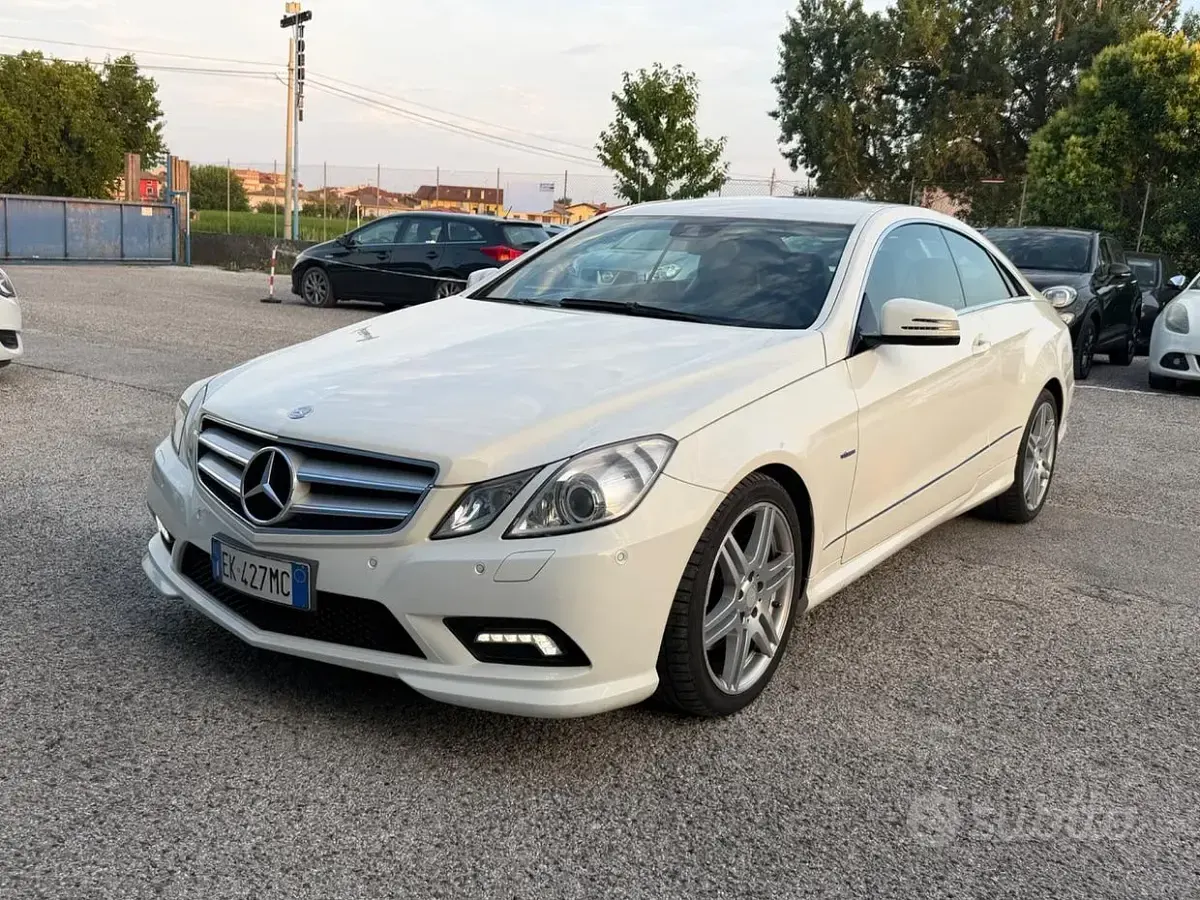 Usata Mercedes E220 Elegance 170 CV (125 kW) 2012 Bianco Berlina