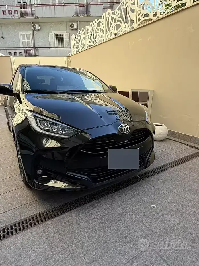 Usata Toyota Yaris Trend 72 CV (52 kW) 2023 Nero Utilitaria