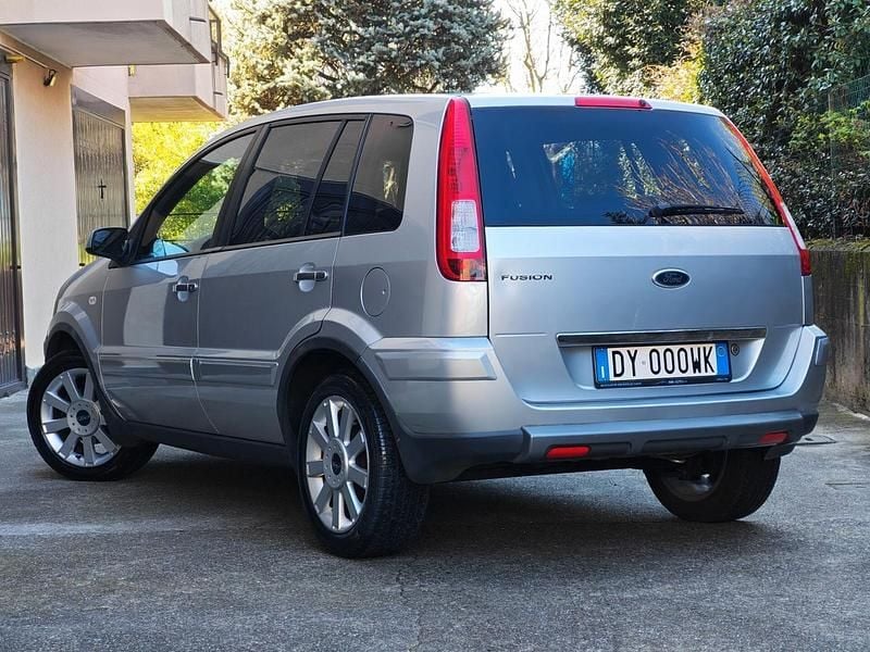 Usata Ford Fusion 80 CV (58 kW) 2009 Argento Utilitaria