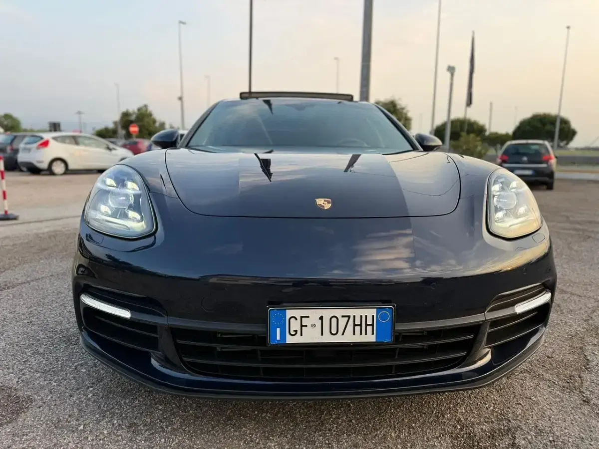 Usata Porsche Panamera 330 CV (242 kW) 2017 Blu Utilitaria