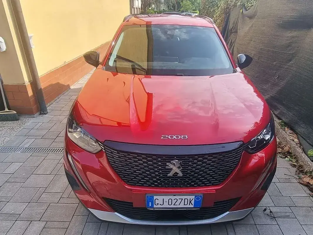 Usata Peugeot 2008 Allure 110 CV (80 kW) 2022 Rosso SUV
