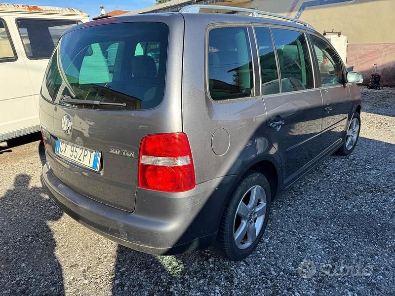 Usata VW Touran 140 CV (102 kW) 2005 Grigio Monovolume