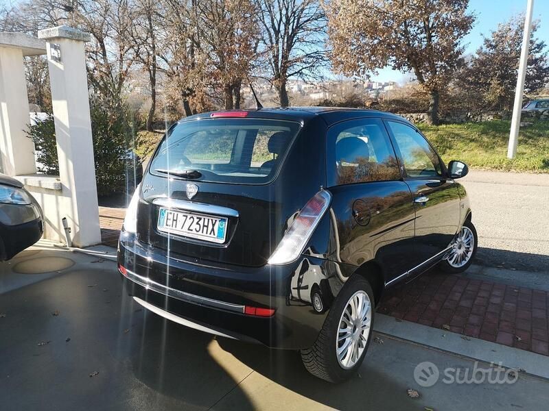 Usata Lancia Ypsilon 75 CV (55 kW) 2011 Nero Utilitaria