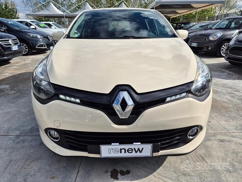 Beige Usata 2016 Renault Clio IV Life Tre volumi | 5399 € (Super prezzo) - Immagine 1/4