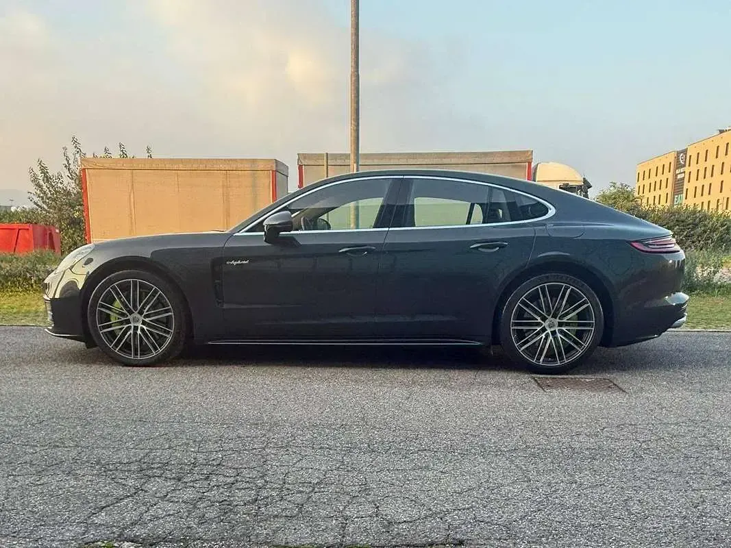 Usata Porsche Panamera 330 CV (242 kW) 2018 Verde Berlina
