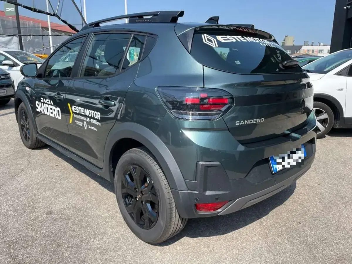 Usata Dacia Sandero Extreme 122 CV (89 kW) 2026 Verde oxide metallizzato Berlina