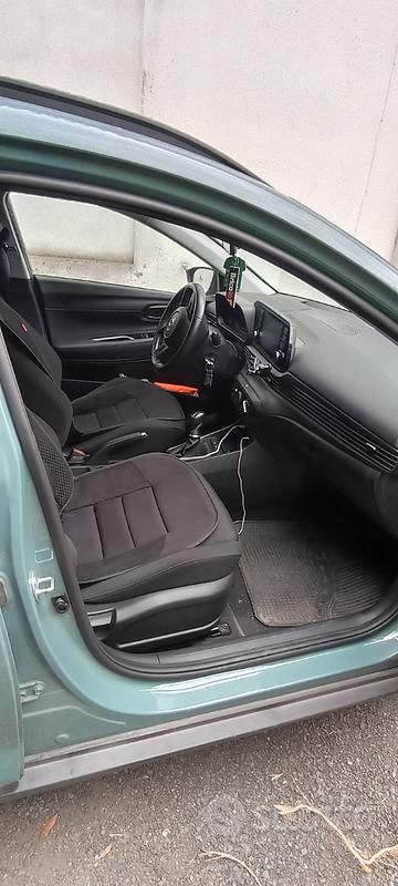 Usata Hyundai Bayon 100 CV (73 kW) 2022 Verde SUV