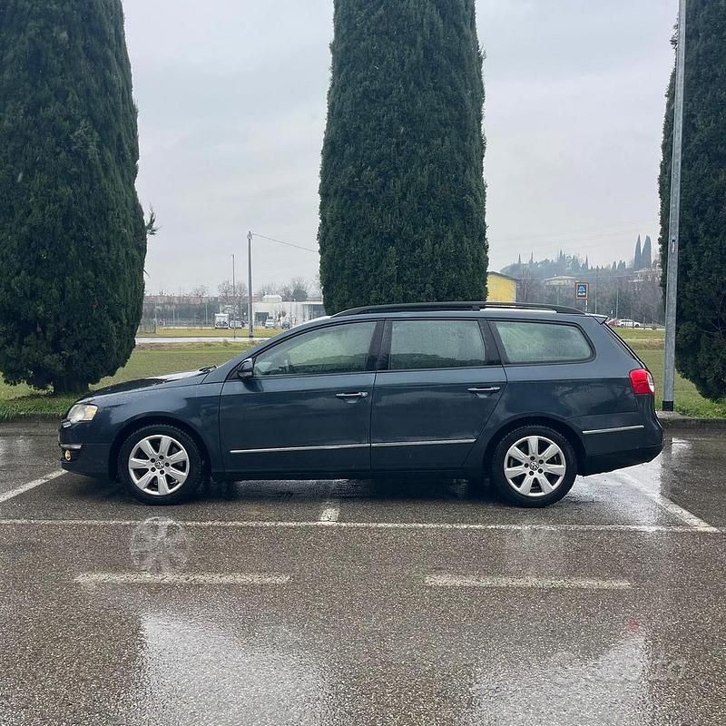 Usata VW Passat 75 CV (55 kW) 2008 Blu Berlina