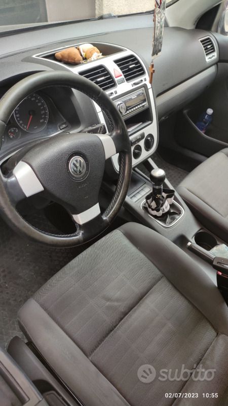 Usata VW Golf V 105 CV (77 kW) 2007 Blu Utilitaria
