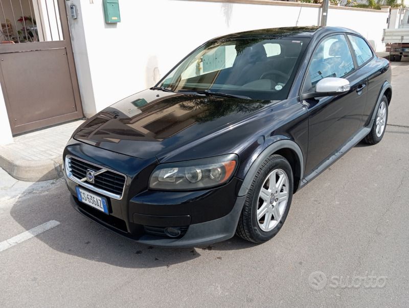 Usata Volvo C30 101 CV (74 kW) 2009 Nero Utilitaria