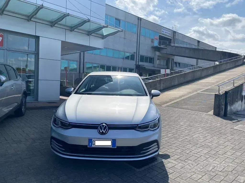 Usata VW Golf VIII Life 131 CV (96 kW) 2023 Grigio Berlina
