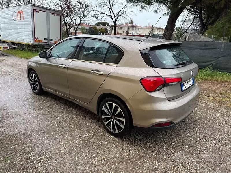 Usata Fiat Tipo 95 CV (69 kW) 2016 Marrone Station wagon