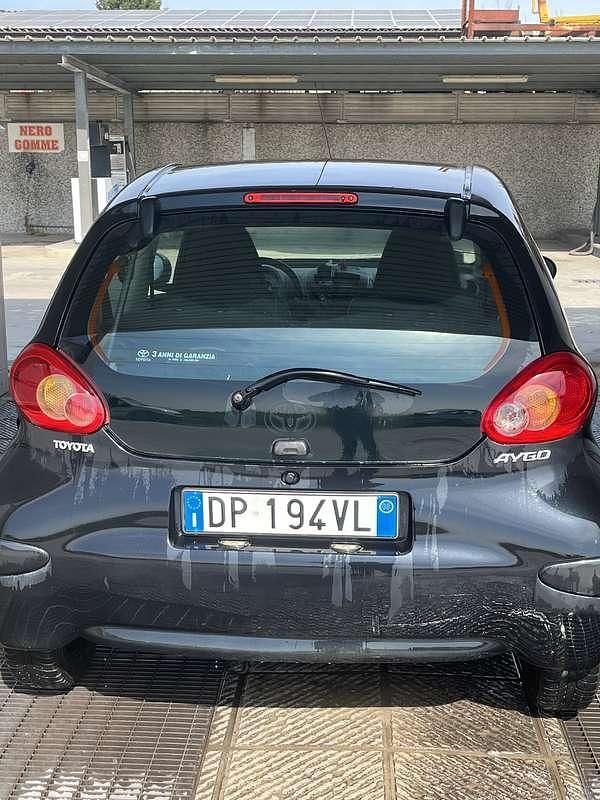 Usata Toyota Aygo 68 CV (50 kW) 2008 Nero Utilitaria